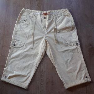Avenue Cream Cargo Capris